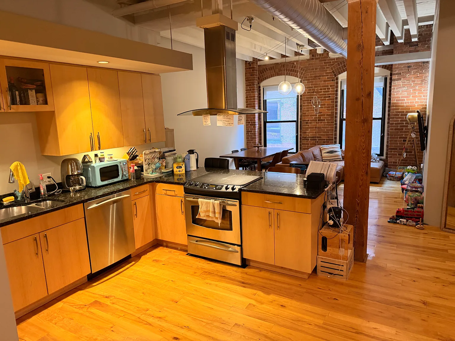 2 bed, 1055 sqft, $4,500 — Photo 4