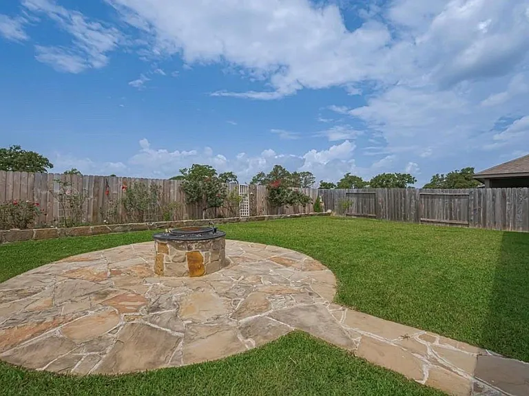 3923 Hawaiian Ct — Photo 6