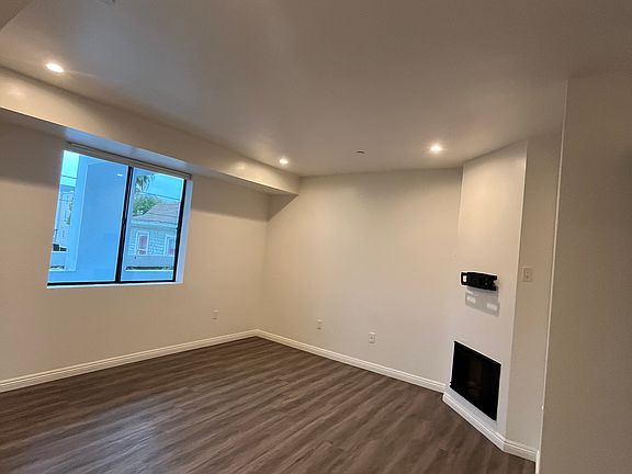 3rd image of 137 W 6th St APT 204