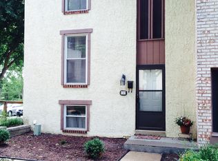 159 Carmel Woods Dr, Ballwin, MO 63021