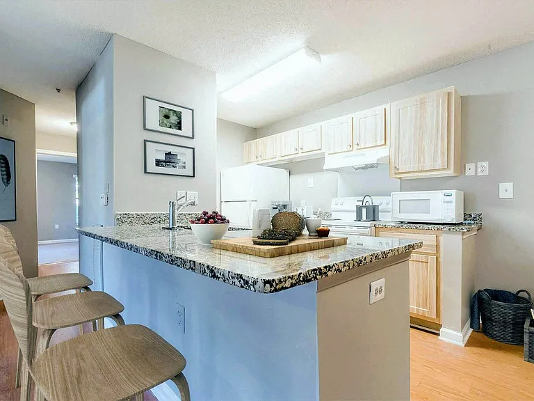 Riverstock Apartments — Photo 14