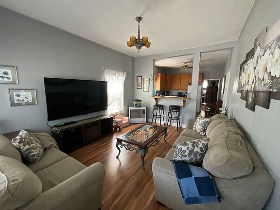3rd image of 739 North St
