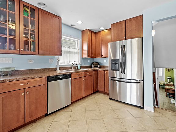3rd image of 2814 Downing Ave