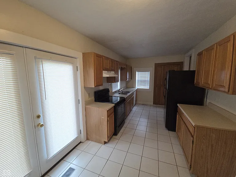 408 S Main St — Photo 11