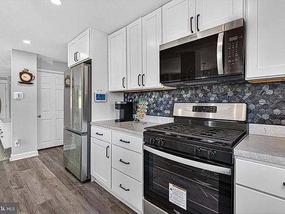 4th image of 5267 Cedonia Ave