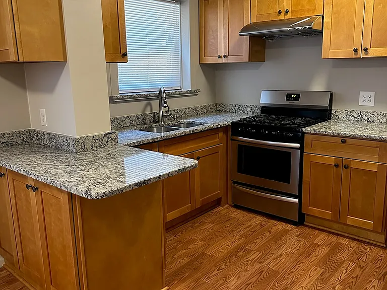 2940 S Union Ave #1F — Photo 2