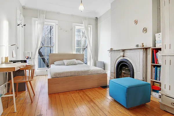 Sold by Dwell Residential Inc | media 35