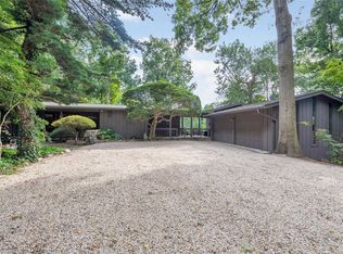 160 Sweet Hollow Rd, Huntington, NY 11743