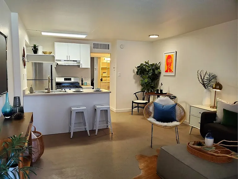The Loreto Apartments — Photo 14