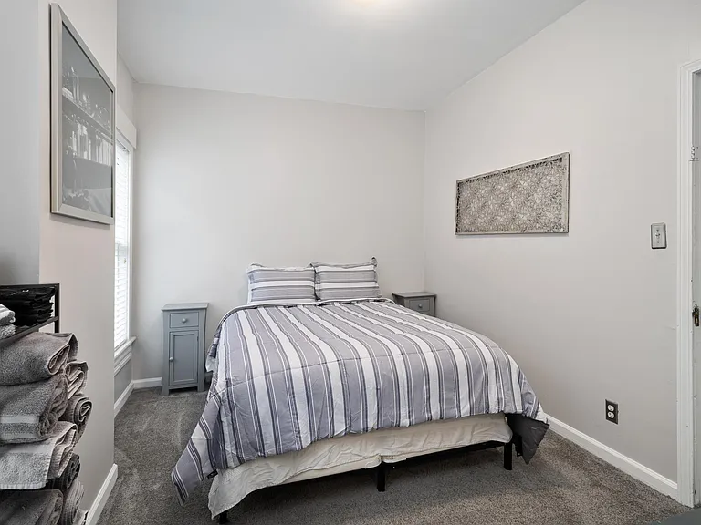 802 Hamlet St — Photo 14
