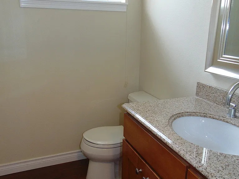 1800 NE 40th St #F6 — Photo 10