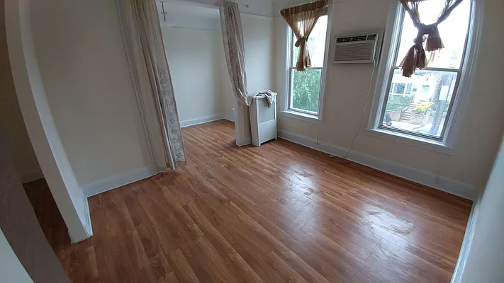 Rented by Halvatzis Realty | media 21