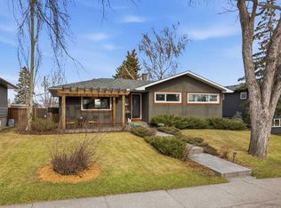 86 S Warwick Dr SW, Calgary, AB T3C 2R6