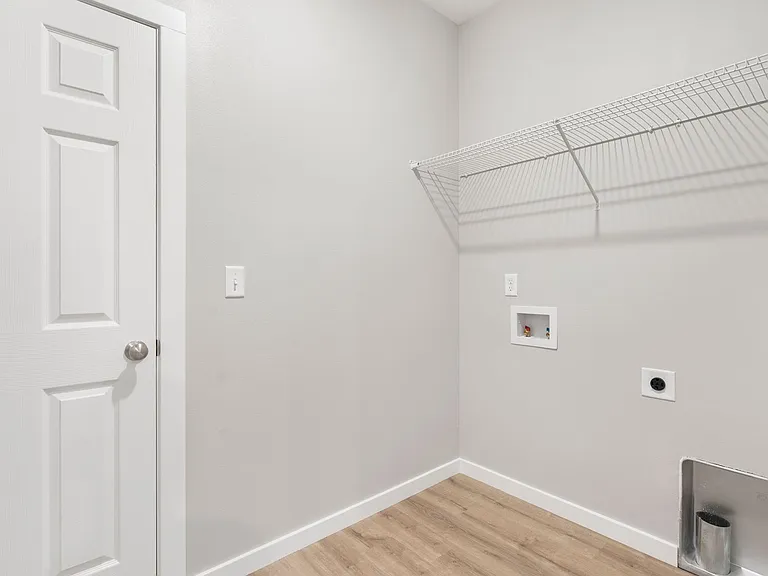 665 E Forest St — Photo 6