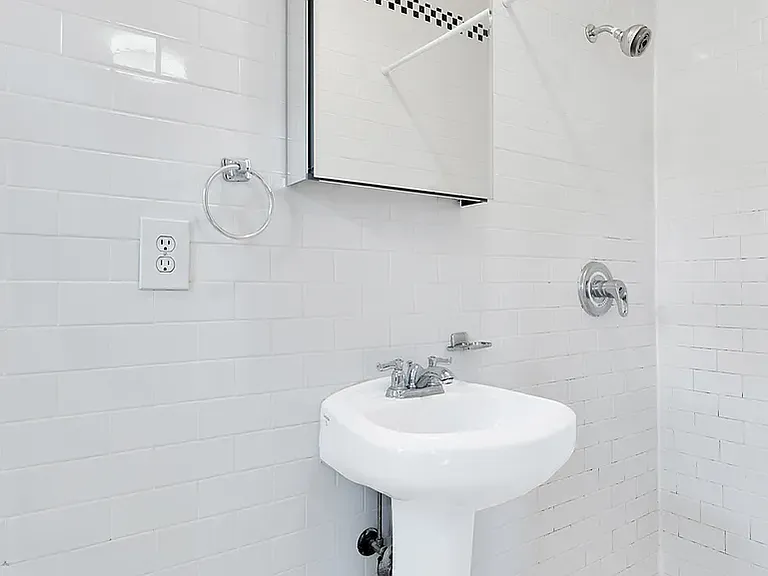 98 Christopher St #18 — Photo 5