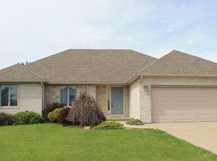 215 Lilac Ln, Swanton, OH 43558
