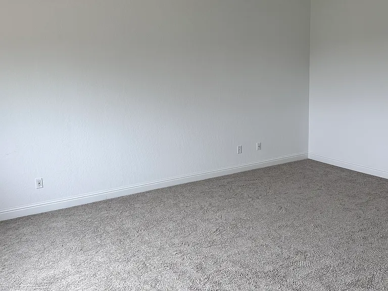 454 S Apricot Ave — Photo 2