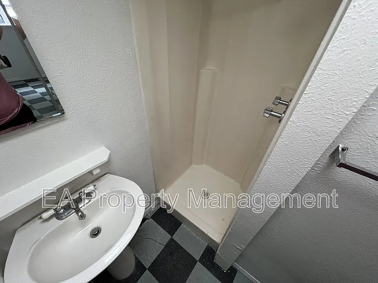 123 Walter St NE #4 — Photo 8