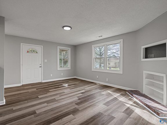 5th image of 806 Crestline Rd NW