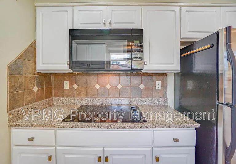 705 NE 94th Ave — Photo 12