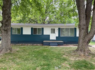 33700 Colfax Dr, Farmington Hills, MI