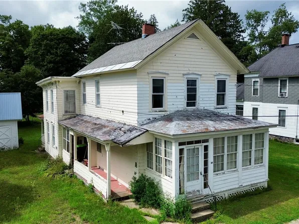 18 Howard St, Dolgeville, NY 13329