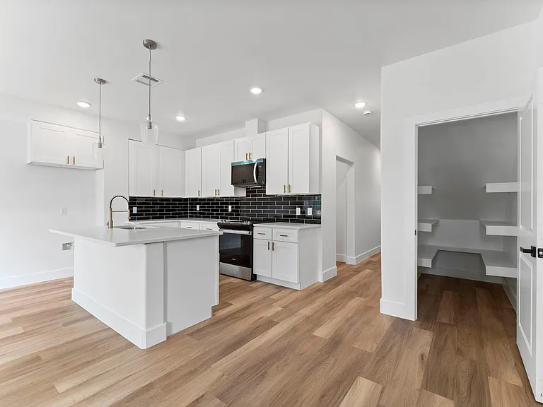 8205 Carver Rd #B — Photo 7
