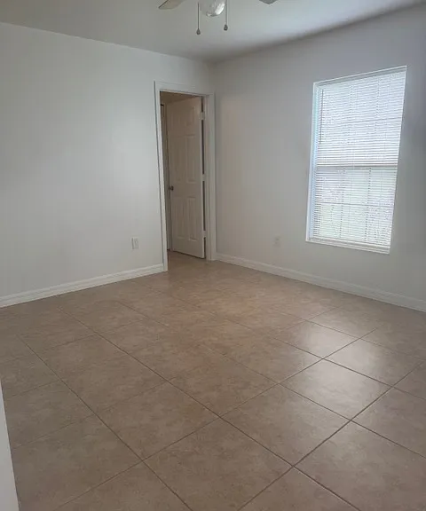 1910 SW 15th Pl — Photo 9