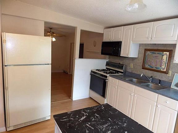 3rd image of 12 Hill St