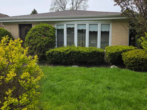 8662 N Merrill St, Niles, IL 60714