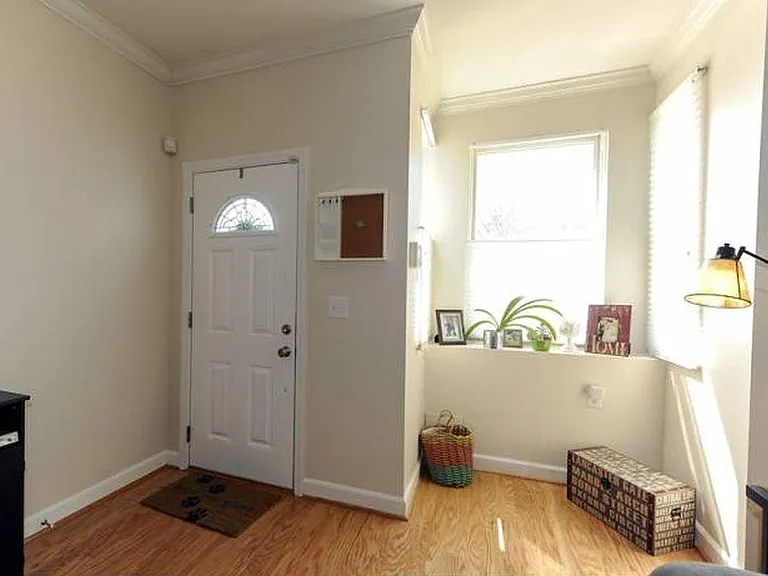 1012 7th St SE — Photo 3