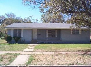 413 N Roberts St, West, TX 76691