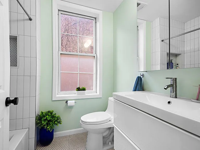 105 Erie St #1 — Photo 16