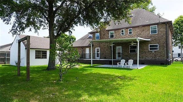 4 bed, 2.5 bath, 2672 sqft, $3,200 — Photo 3