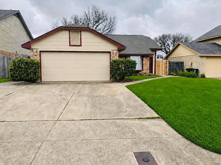 4652 Bracken Dr — Photo 1