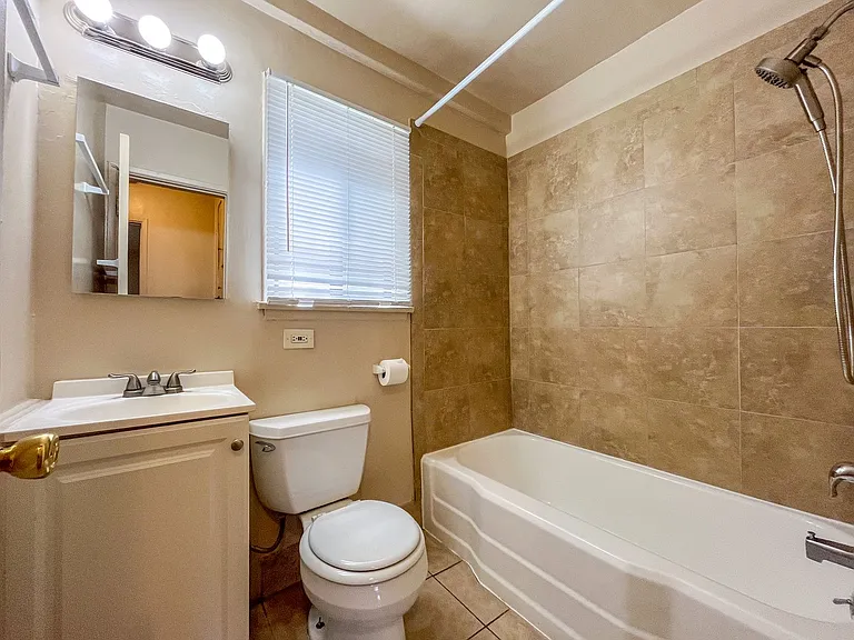 6605 S Van Ness Ave — Photo 13