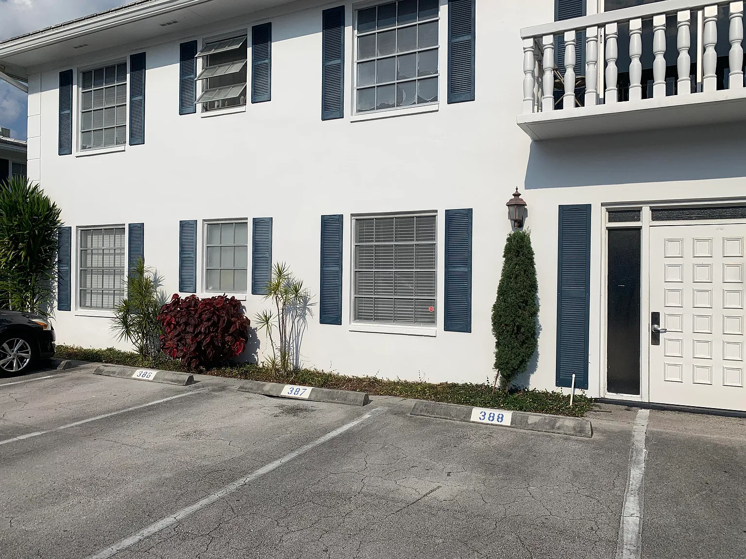 2 bed, 1.5 bath, 875 sqft, $1,800 — Photo 3