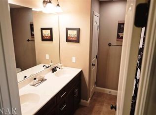 5016 Longfield Rd, Bloomington, IL 61705