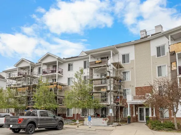 9 N Country Village Bay NE #412, Calgary, AB T3K 5J8