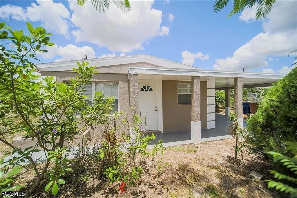 2 bed, 1.0 bath, 920 sqft, $1,600 — Photo 1