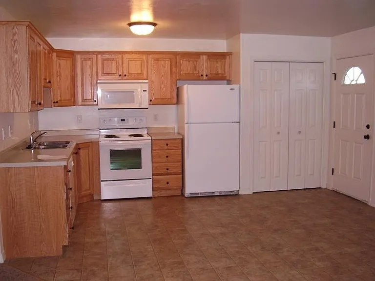2832 Hunters Loop #C — Photo 2