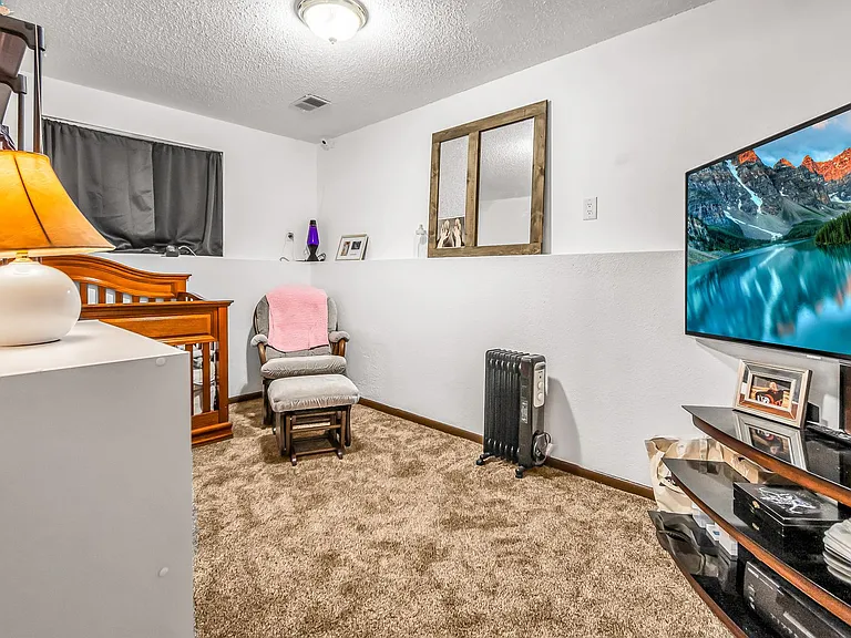 252 E Rangely Ave — Photo 12
