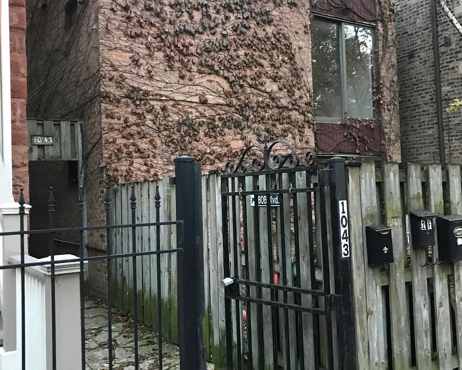 1st image of 1043 W Oakdale Ave