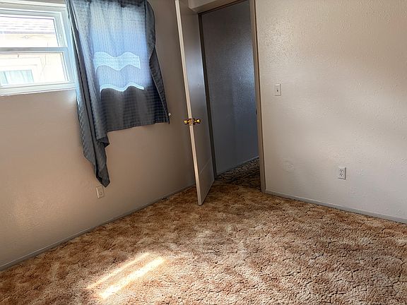4th image of 718 Deahl St