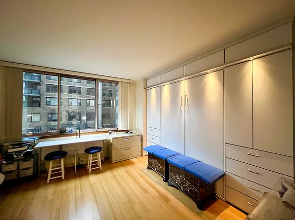 235 E 40th St APT 4J, New York, NY 10016