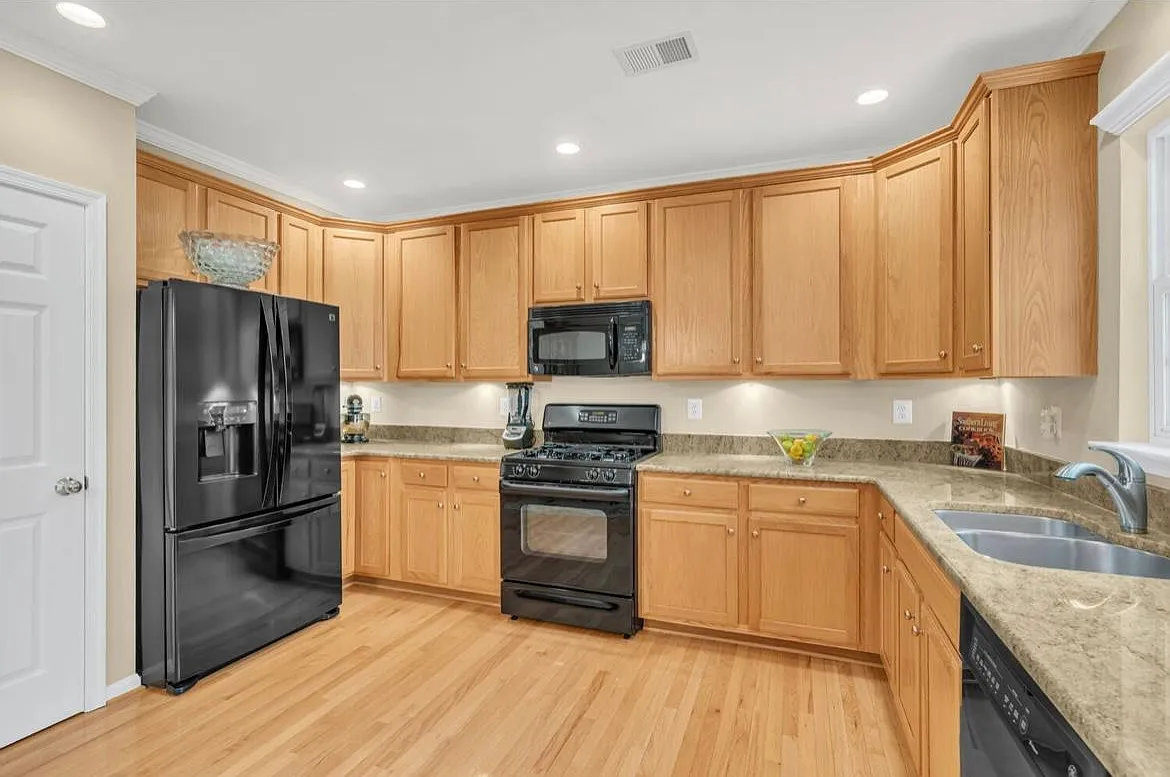 9804 Cheshire Ridge Cir — Photo 4