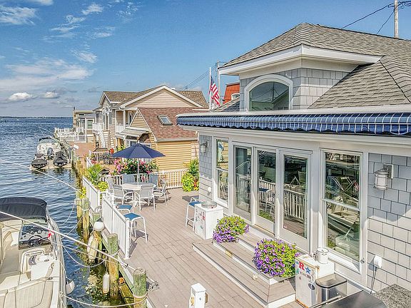 Expansive Outdoor Living!