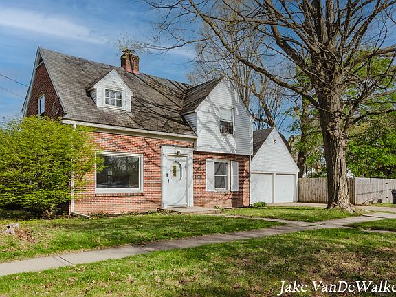 3rd image of 3947 Moreland St