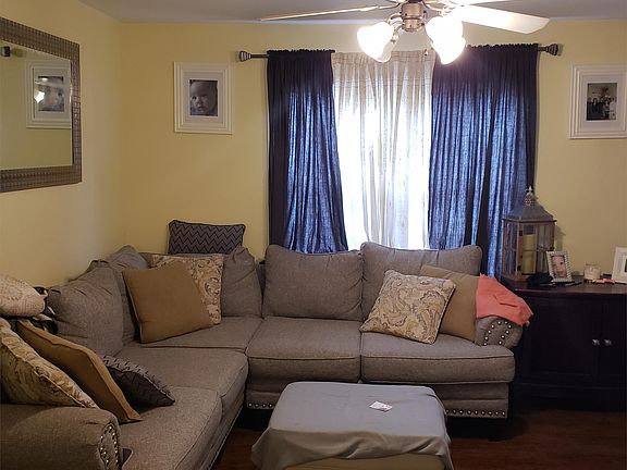3rd image of 213 Emerald Park Ct