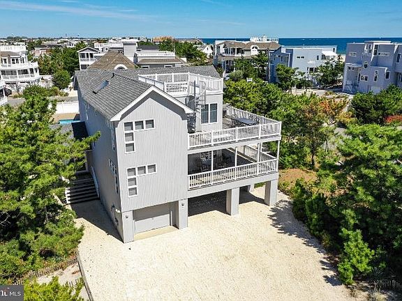3rd image of 7 Seaview Dr S